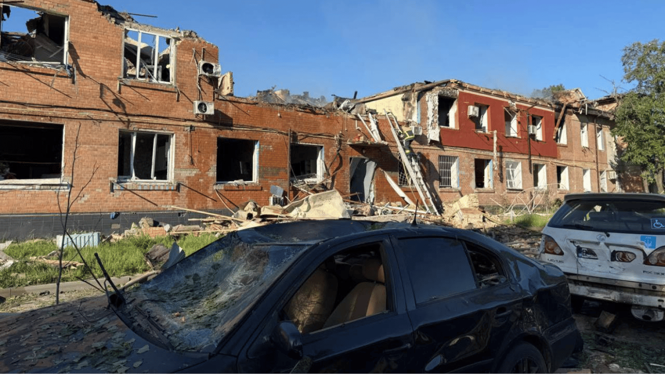 Кількість постраждалих у Києві зросла до 34: одна жінка загинула