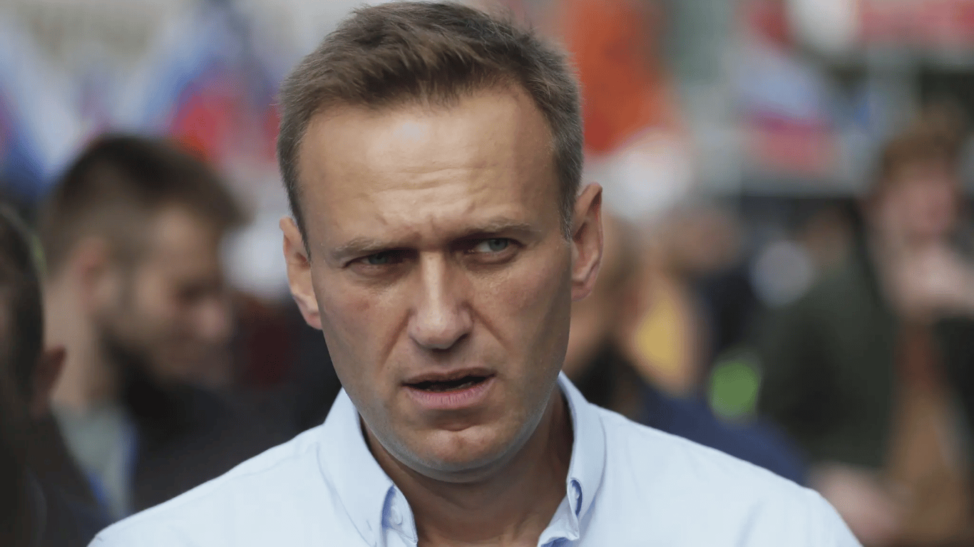 Ритуальні служби відмовляються везти тіло Навального до церкви — в чому причина