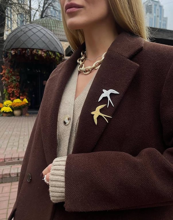 Брошки впевнено підкорюють тренди 2025 року