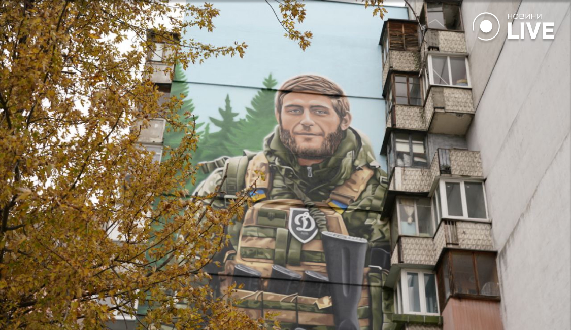 мурал з Героєм