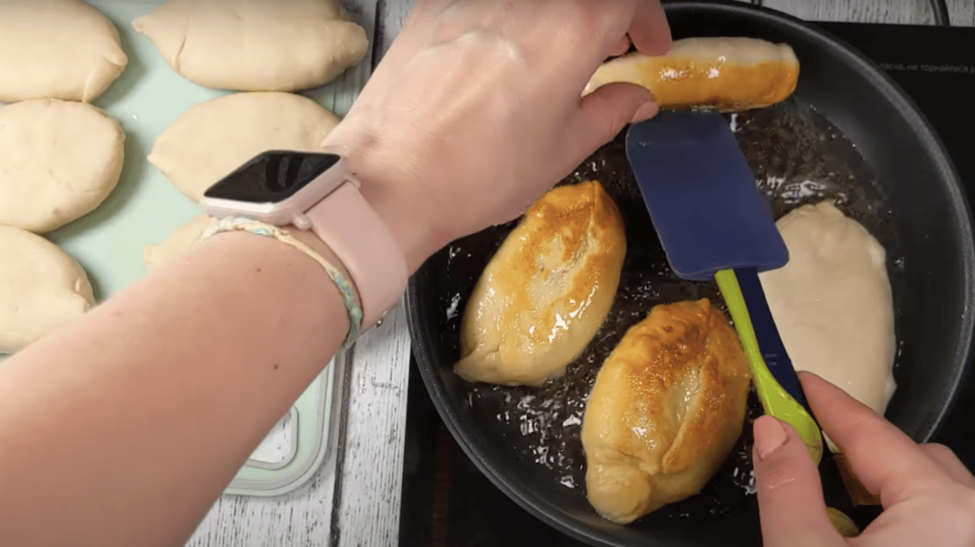 смажені пиріжки з начинкою