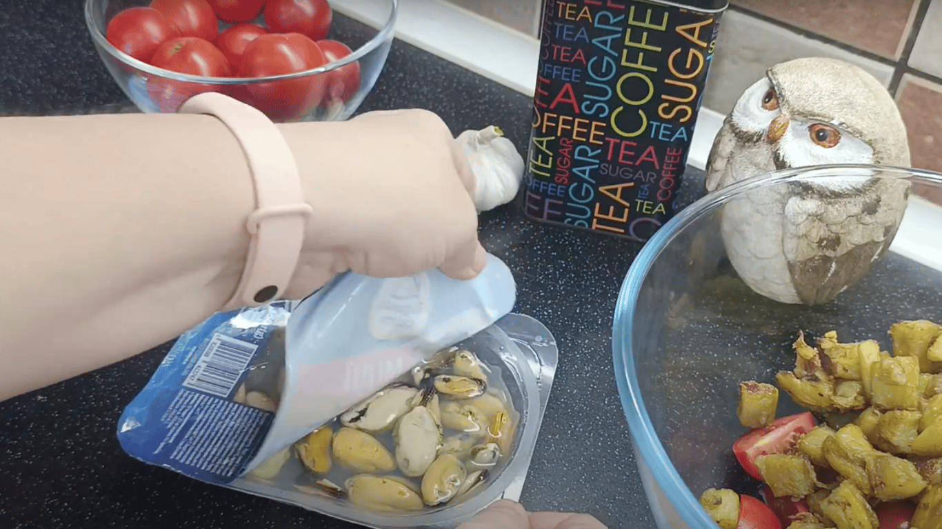 рецепт салату з мідіями