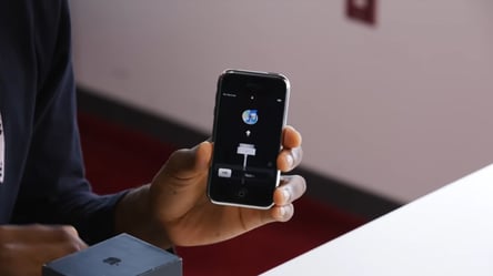 Here's what the very first 2007 iPhone looked like - 285x160