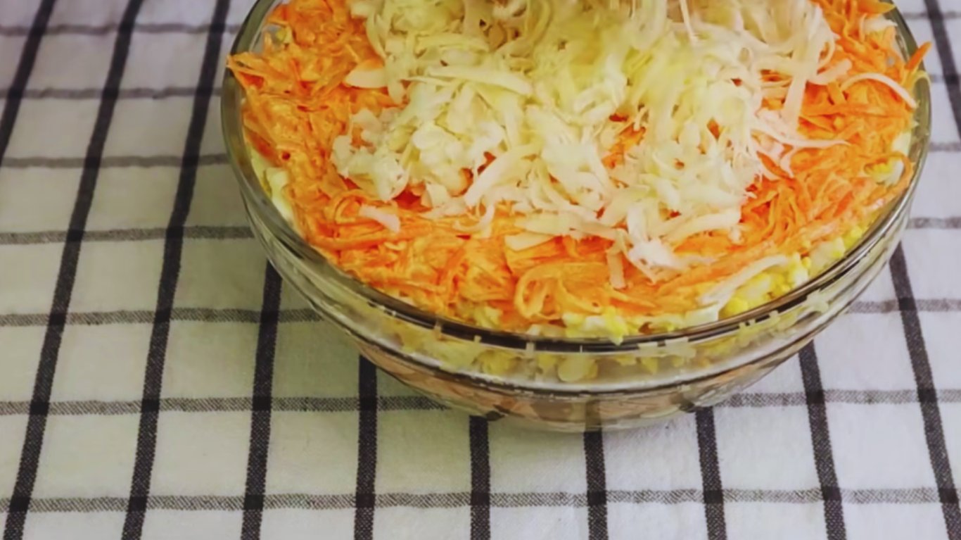 рецепт салату з куркою, морквою та баклажанами