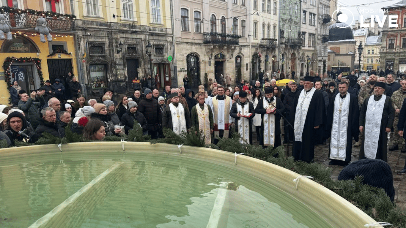 Как львовяне праздновали Крещение: освящение воды в центре города
