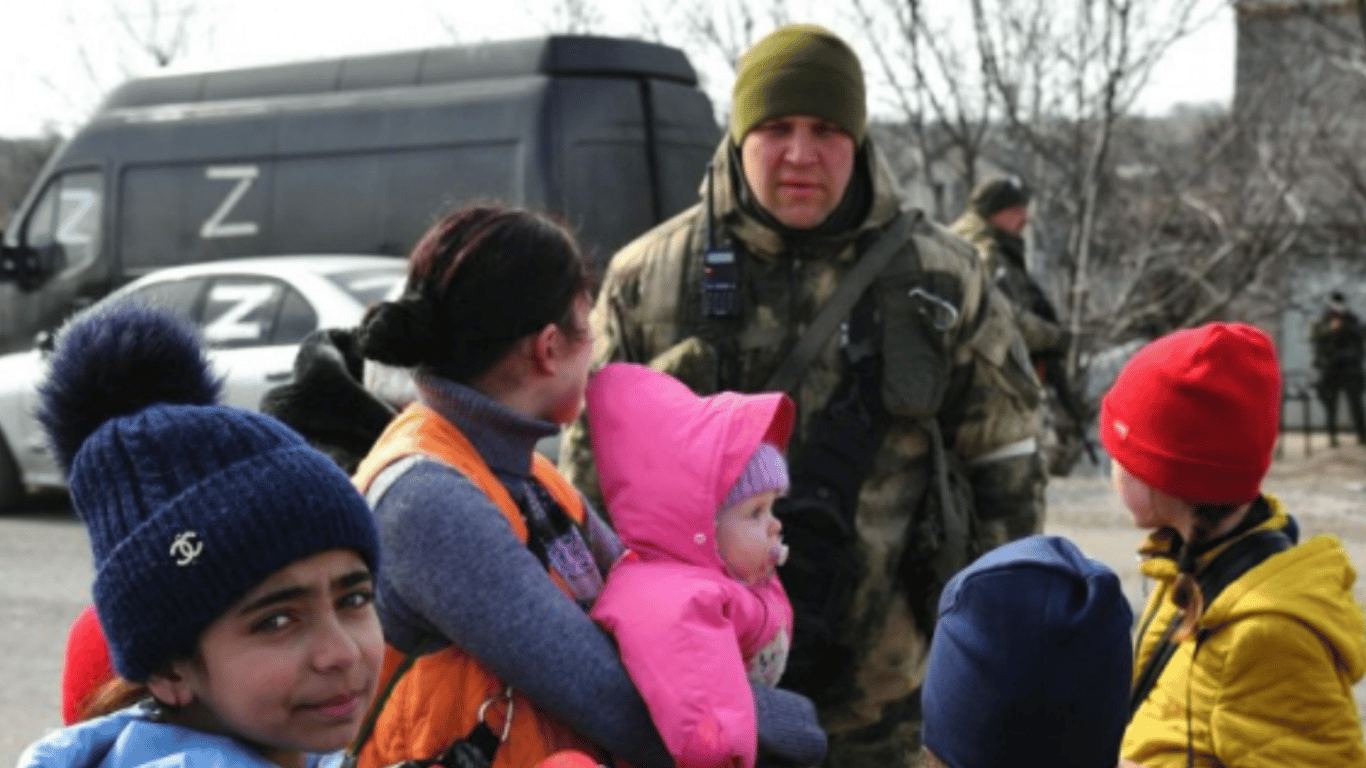 Окупанти відправляють українських дітей до Білорусі на "курси з виживання"