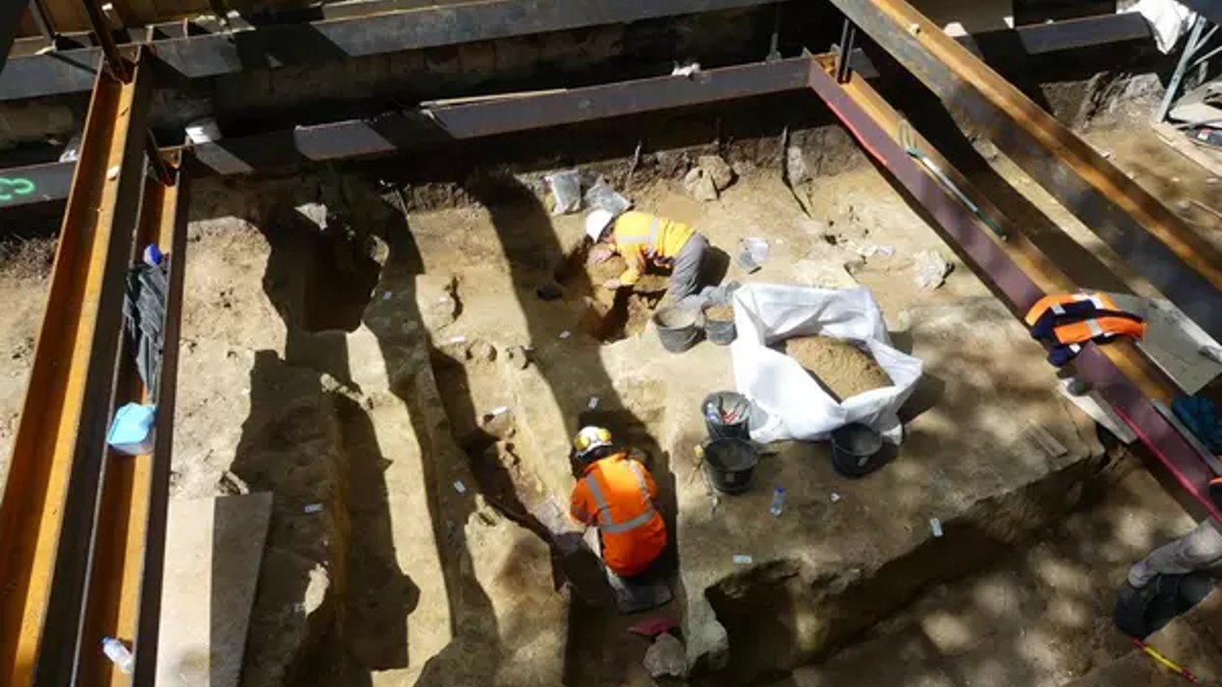 Неизвестное захоронение в центре Парижа: археологи обнаружили некрополь II века