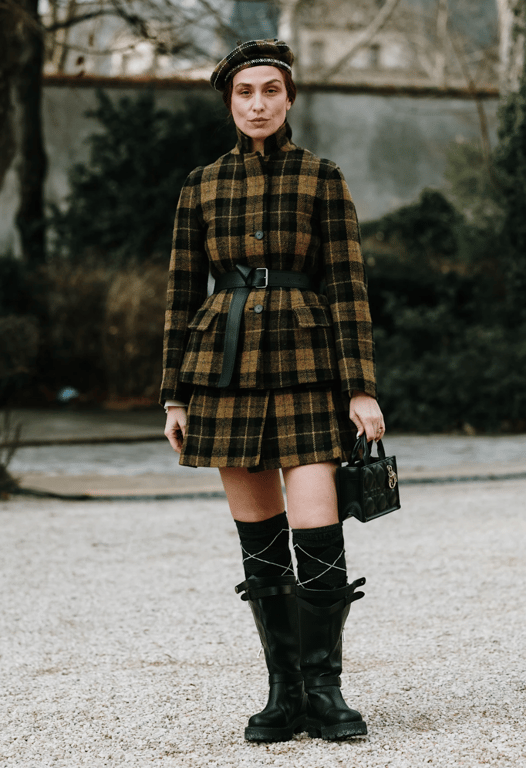 Картата мініспідниця для оригінального образу