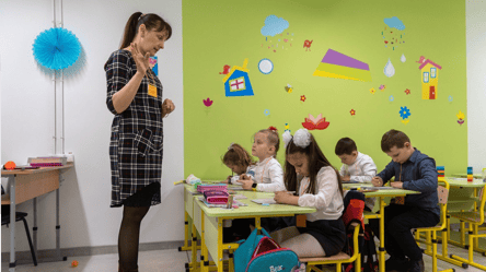 Зарплаты педагогам — какие изменения в бюджет предлагают принять ВР - 290x166