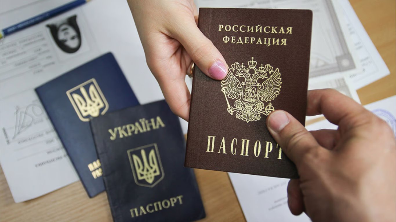 В Мелитополе оккупанты пугают депортацией тех, кто не получил паспорт РФ