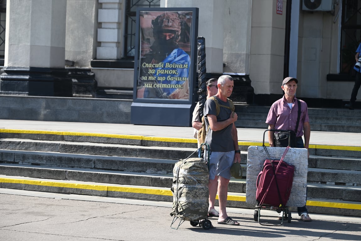 Одеса завмерла на хвилину, щоб вшанувати загиблих — фоторепортаж - фото 8