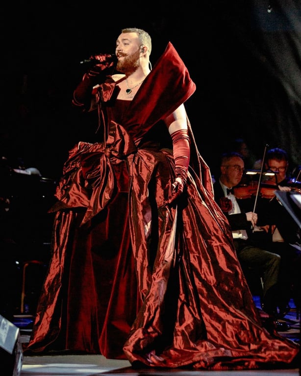 Сэм Смит с роскошным украшением