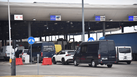 Деякі пункти пропуску варто уникати — черги на кордоні України - 290x166