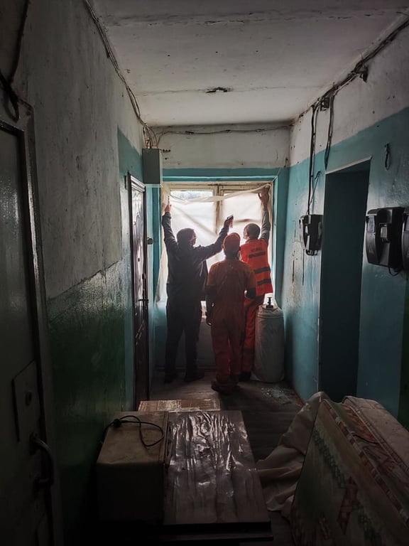 З'явились кадри пошкодженого унаслідок нічної атаки будинку в Одесі — фото - фото 3