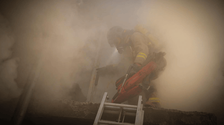 В Одесі сталася масштабна пожежа у швейному цеху — деталі - 290x166