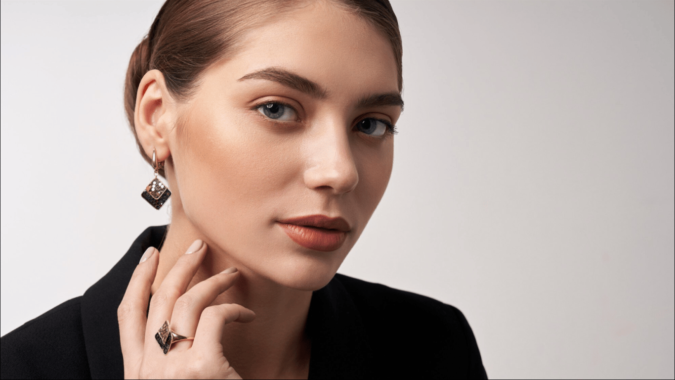 Key necklaces in 2025 — Jewelry that makes you stand out