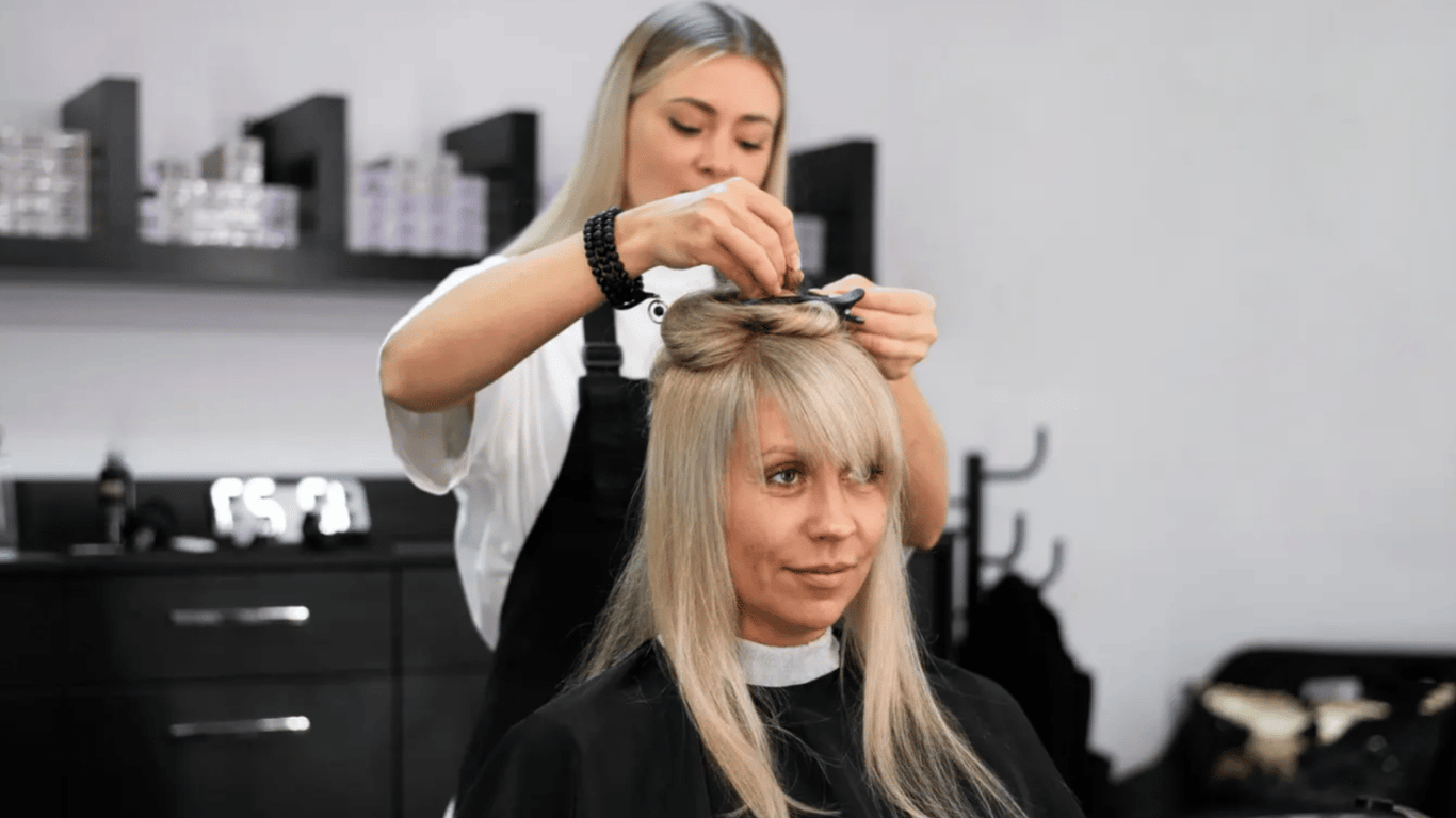 Яка зачіска омолоджує жінок за 40 — найпопулярніша стрижка у світі