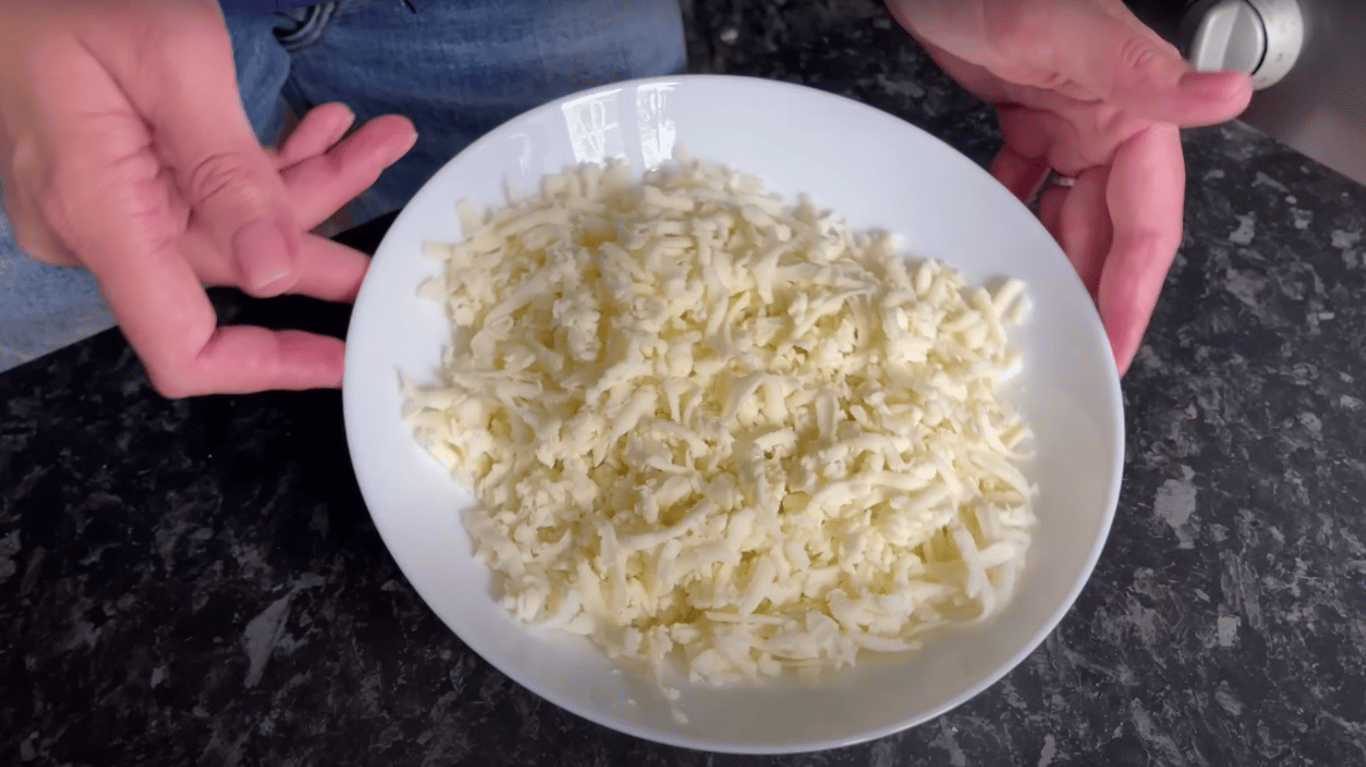 Хачапурі з сиром на сковороді, рецепт з фото швидкого сніданку за 10 хвилин