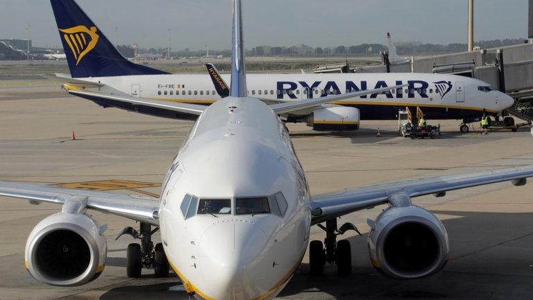 Пасажири Ryanair розкритикували нові правила авіакомпанії - фото 1