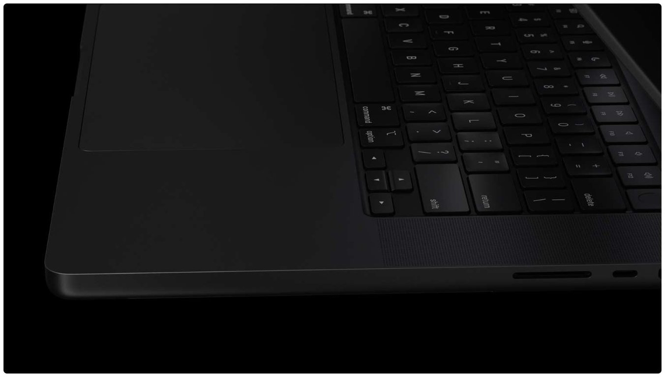 Новий MacBook Pro в кольорі Space Black