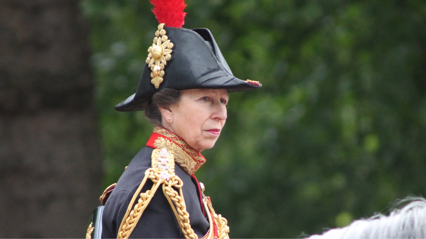 Единственная сестра Чарльза III отреагировала на его планы сократить королевскую семью