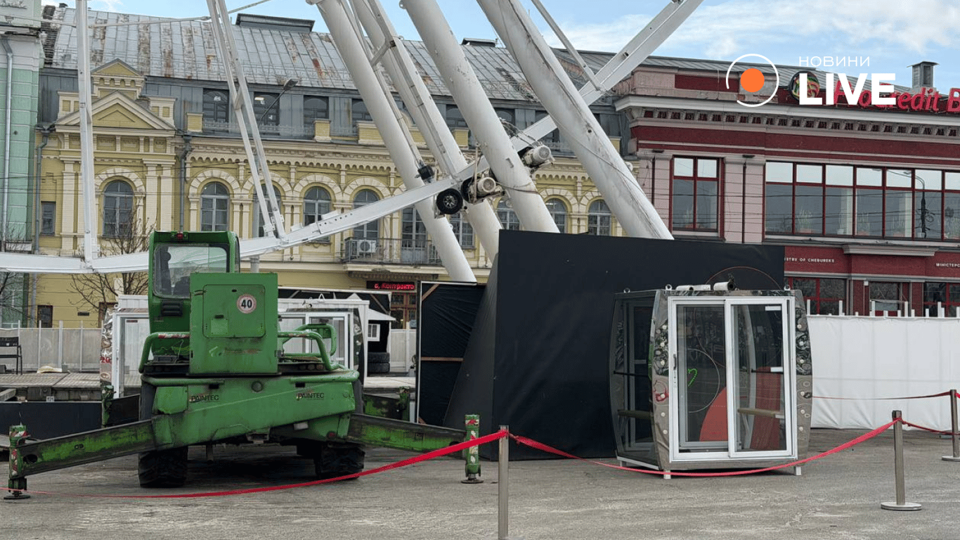 Демонтаж колеса огляду на Контрактовій площі