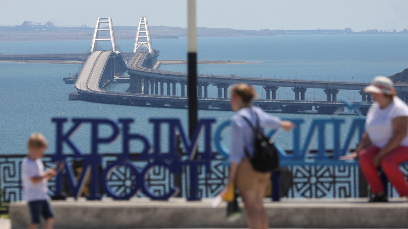 Кто взорвал Крымский мост, детали, версии, реакция Украины и России