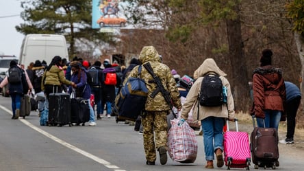 Мільйони українців стали біженцями, тисячі тікають з фронту, — la Repubblica - 285x160