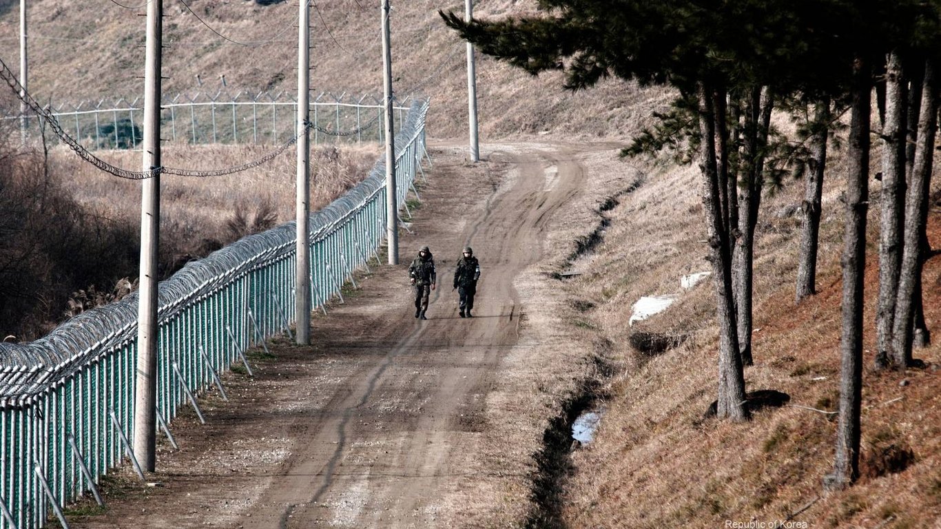 Північна Корея будує стіну на кордоні з Південною Кореєю — до чого готується КНДР