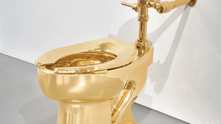 У США виставлять на аукціон золотий унітаз — яка його ціна - 290x166