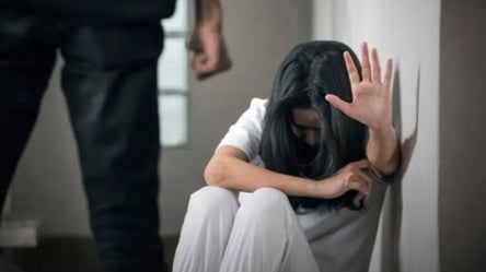 Чоловік скоював насильство над двома родичками — вирок суду - 285x160