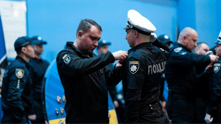 Буданов вручив відзнаки випускникам Академії патрульної поліції — деталі - 285x160