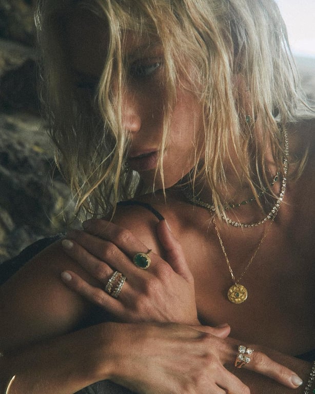 Одна з найбажаніших жінок світу знялась у відвертій рекламі ювелірних прикрас - фото 6