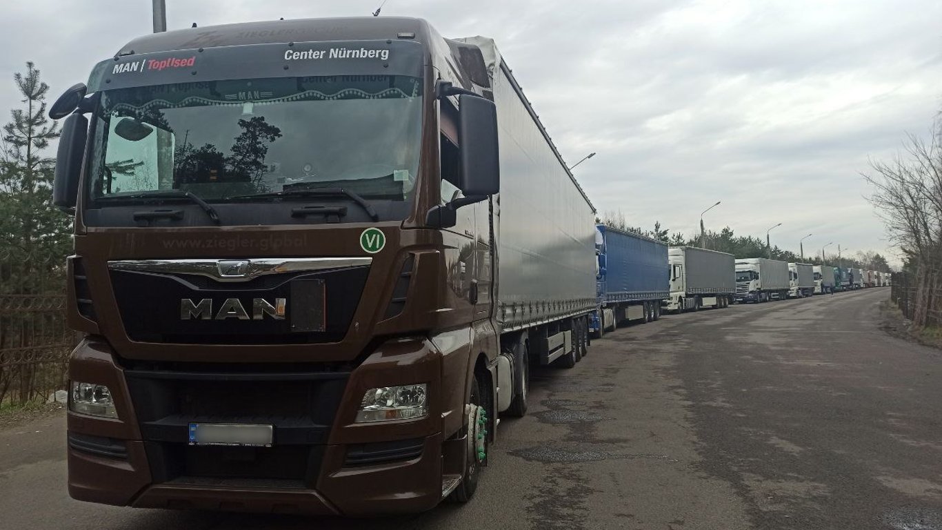 Румунія ввела пломбування автомобілів, які перевозять  український товар