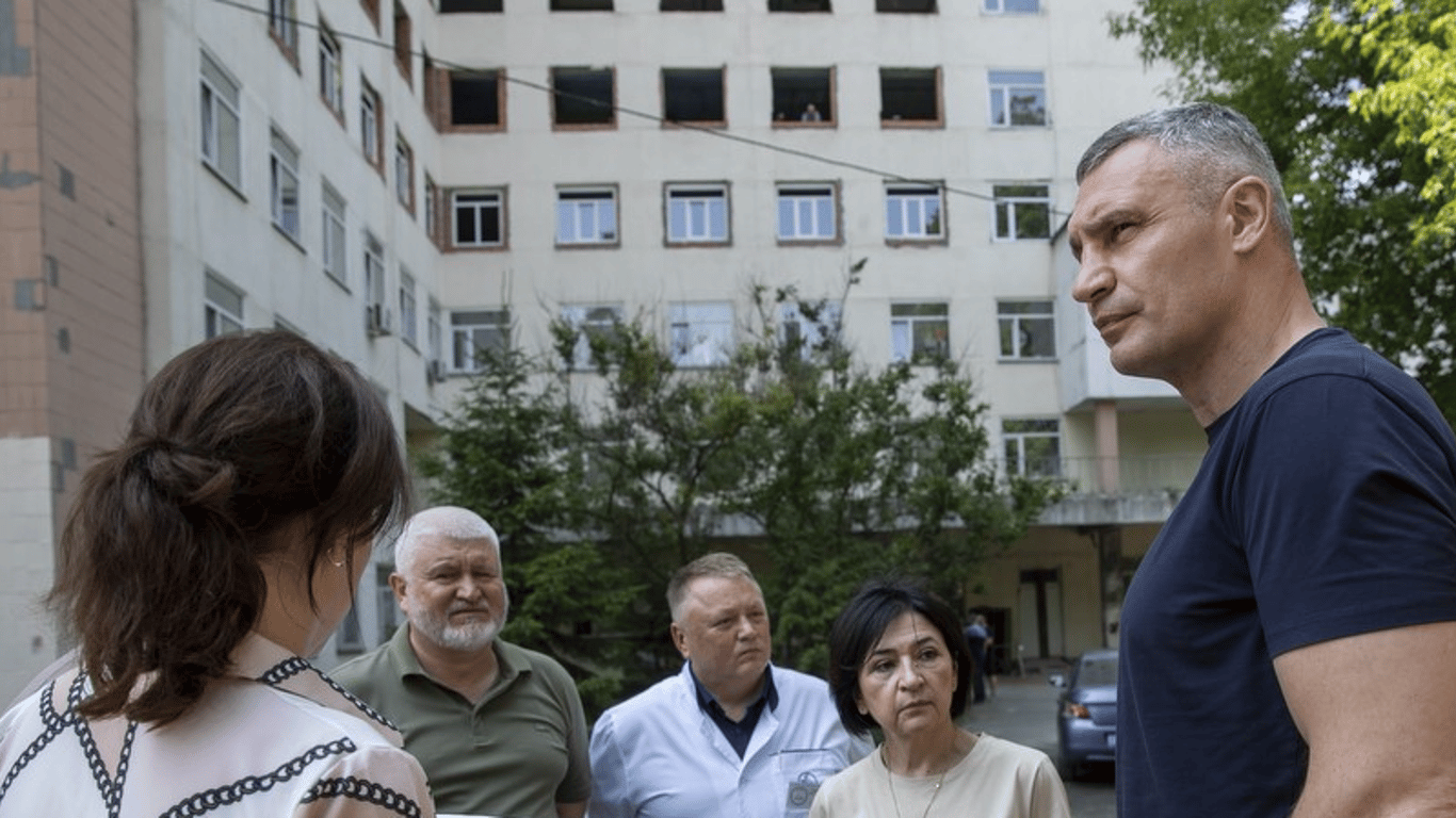 Подчиненные Кличко закупили стройматериалы для военного госпиталя с двойной наценкой
