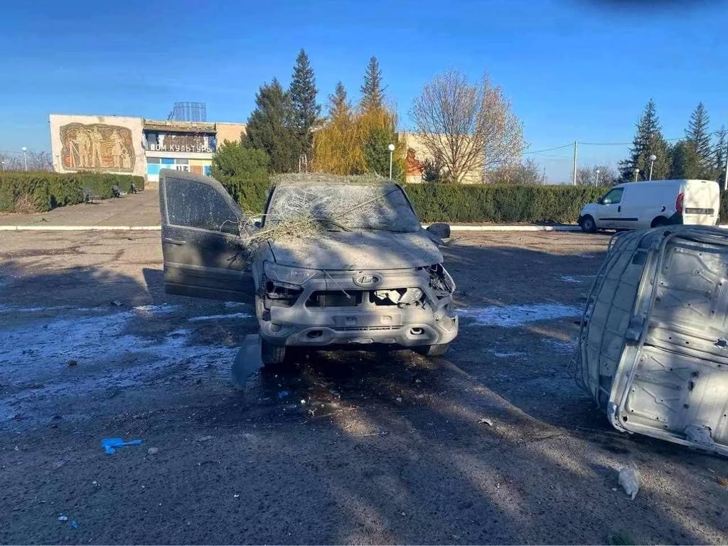 Розбиті авто внаслідок удару ЗСУ