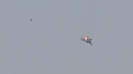 Боевой самолет рухнул возле американской базы в Кувейте — видео - 285x160