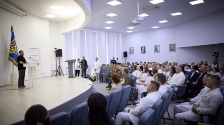 Зеленський привітав медиків з професійним святом та надав одному із закладів статус національного - 290x160