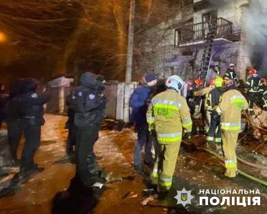 Спасатели и правоохранители на месте взрыва во Львове