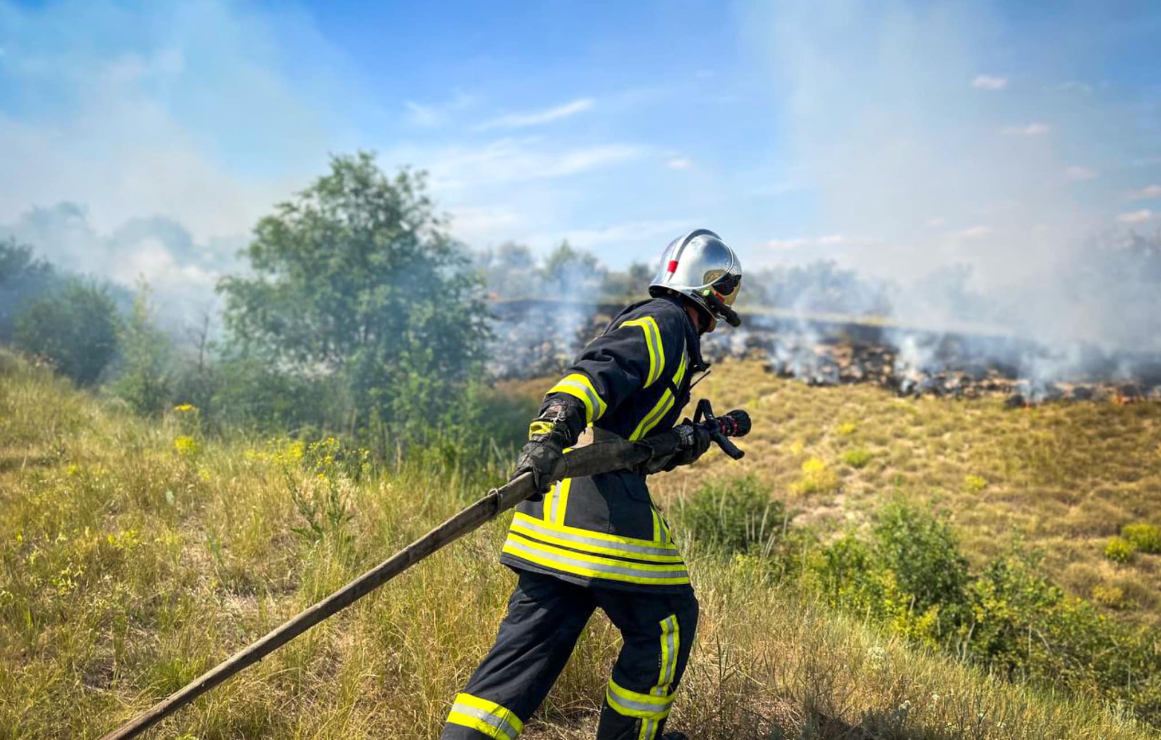 Пожежа на Одещині через високі температури.