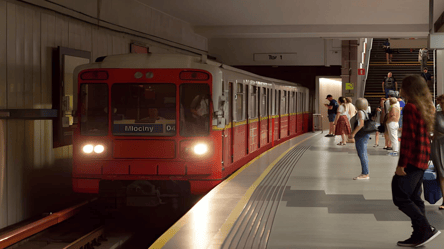 Поїздка в метро Варшави у березні: ціна за проїзд та штрафи - 285x160