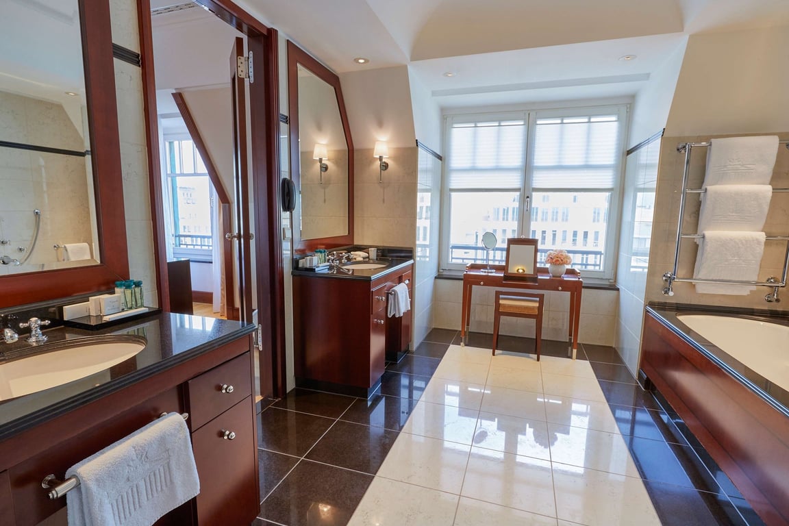 "Балкон Джексона" и номера по цене авто — где ночевал Уиткофф - фото 4