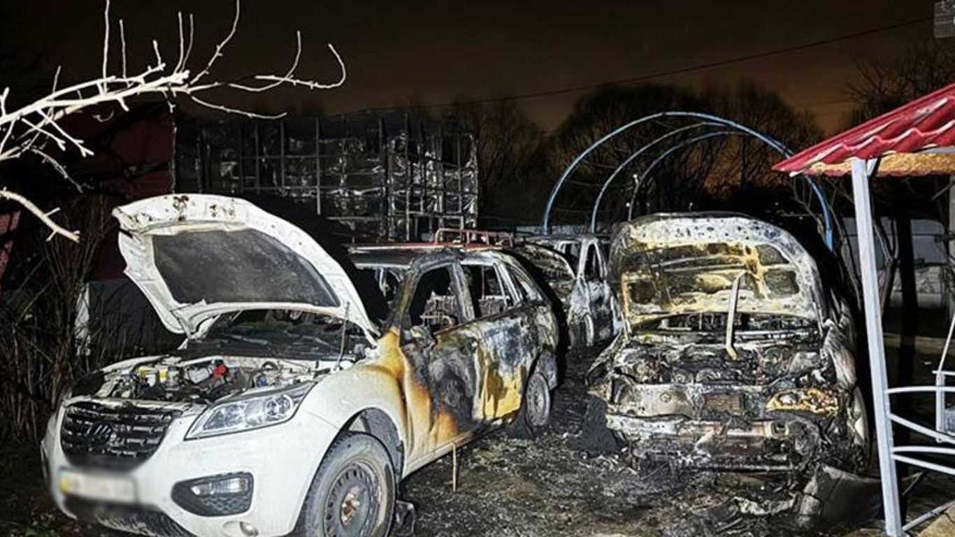 У Києві затримали чоловіка, який підпалив три авто колишньої дружини