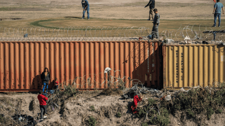 Сенат США вложил соглашение об ограничении пересечения границы с Мексикой для мигрантов, — CNN - 285x160