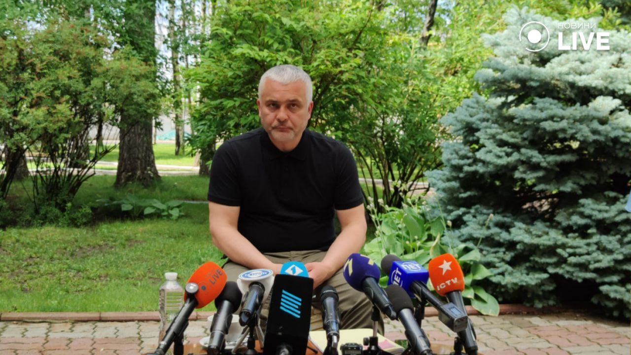 Кипер на пресс-конференции