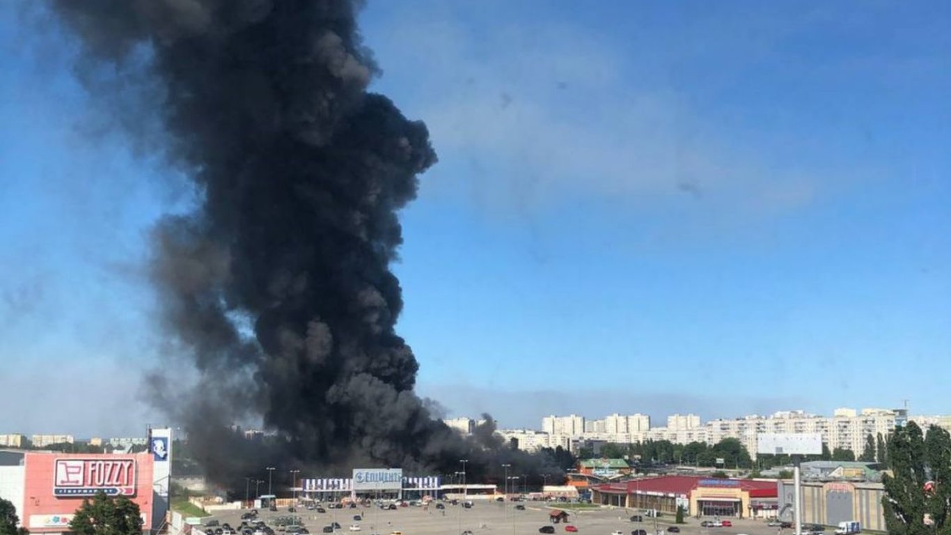 В Харькове два человека погибли и более 20 ранены в результате удара РФ по гипермаркету, — ОВА