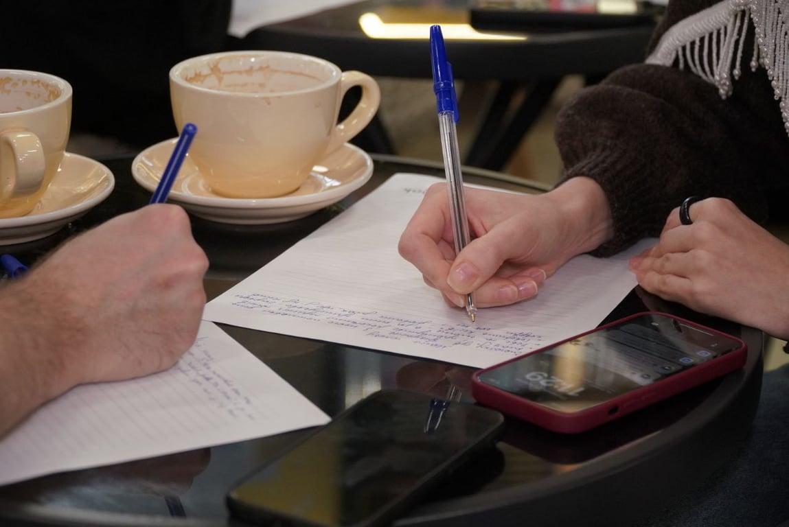 У книгарні пишуть диктант