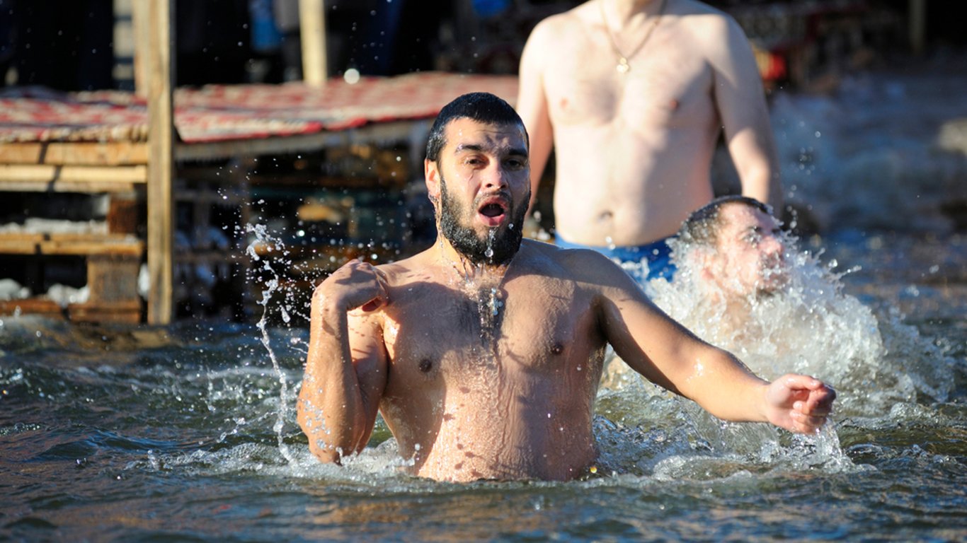 Одесситы вряд ли смогут скупиться в Черном море на Крещение: море очень опасно