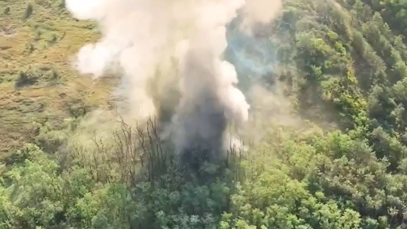 Появилось видео, как бойцы ВСУ феерически уничтожили состав мин оккупантов