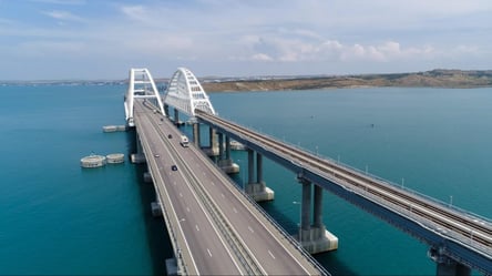 Россияне опасаются за Крымский мост — новые заграждения в море - 285x160